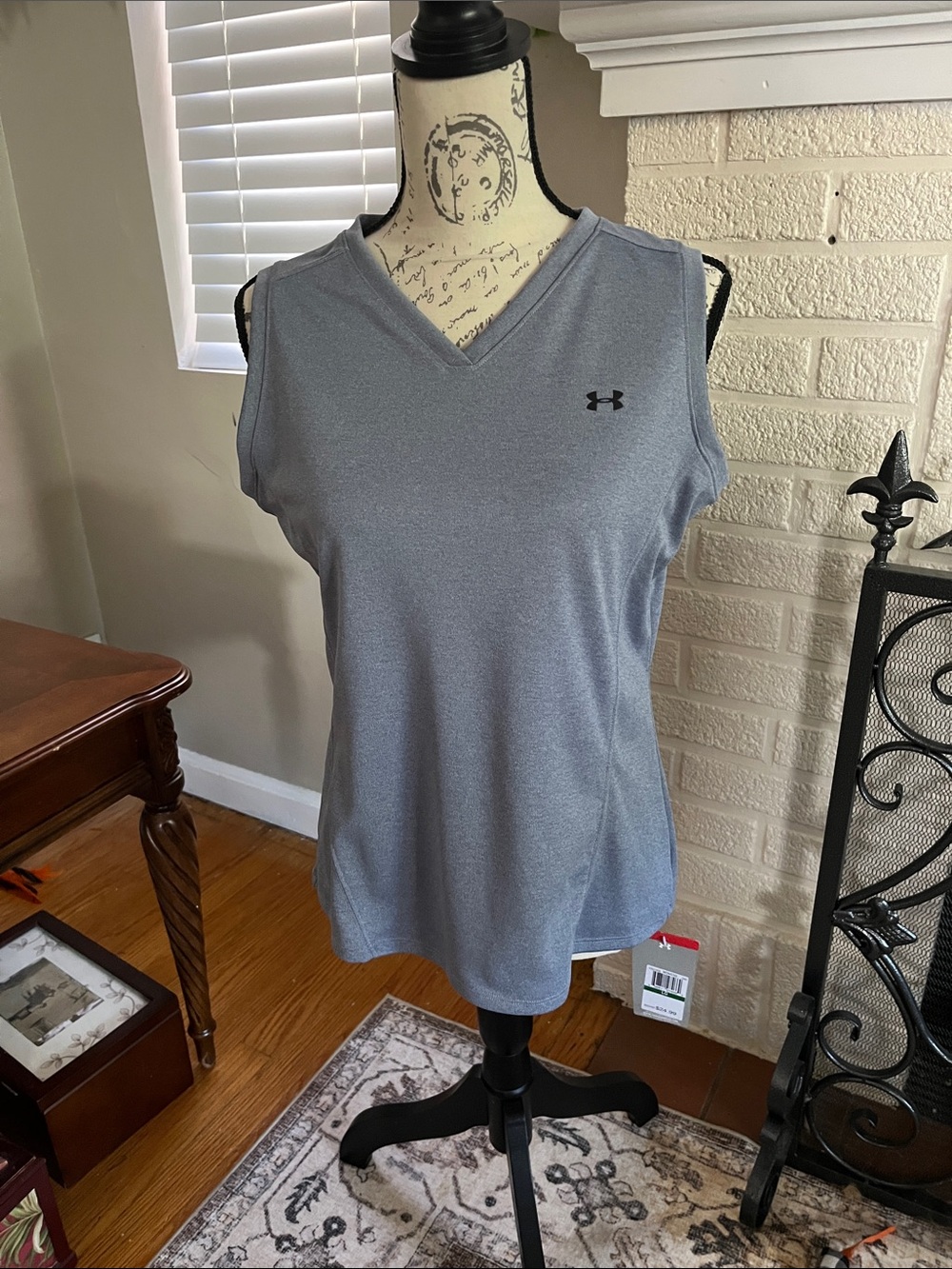 UNDER ARMOUR Women's Light Gray V-Neck Sleeveless Performance Tank